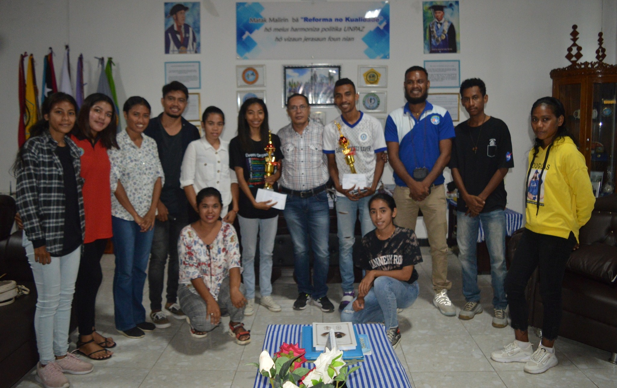 ESTUDANTE UNPAZ SAI PRIMEIRU LUGAR KOMPETISAUN JOGU BASKETBALL CUP IHA COLEGIO SAO MIGUEL ARCANJO